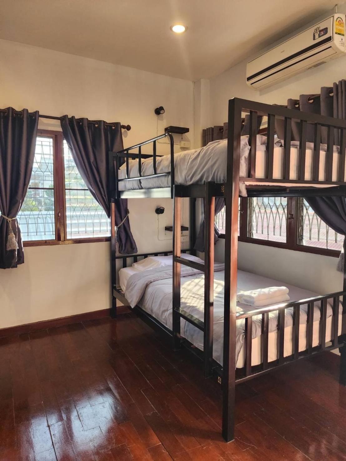 Blue Moon House - A Budget Hostel For Easy Travellers Chiang Mai Extérieur photo